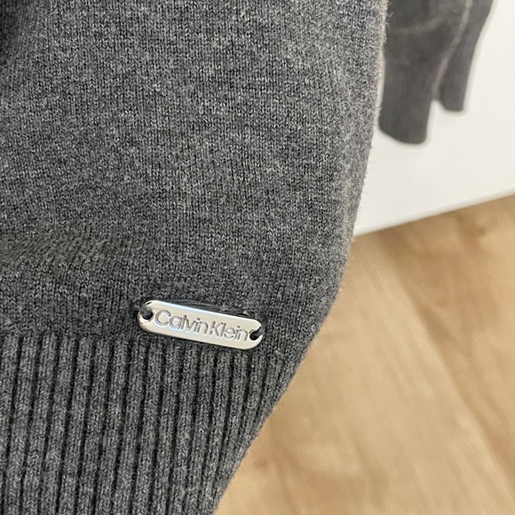 Calvin Klein turtleneck - Picture 3 of 3